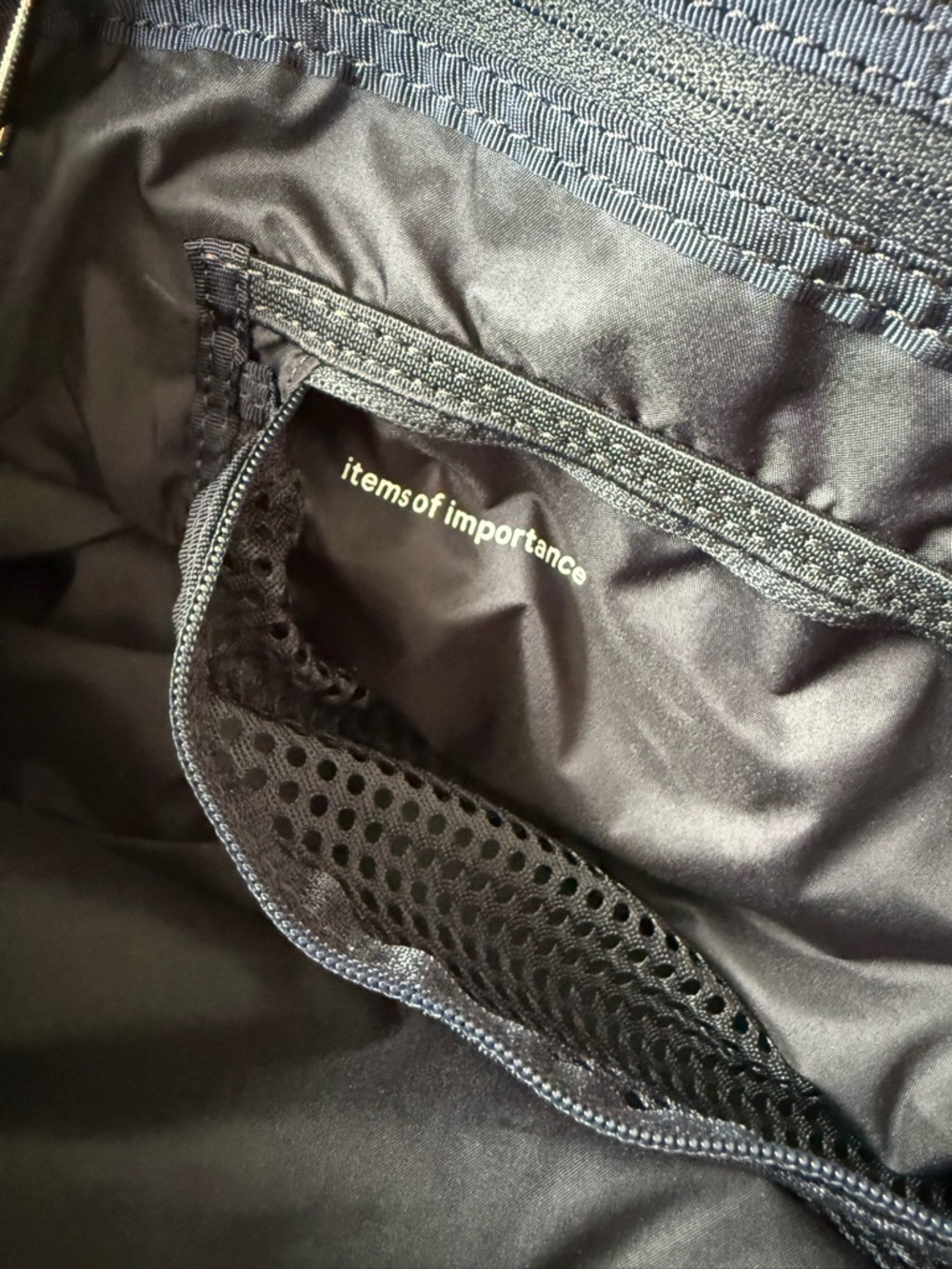lululemon athletica - gym bag with yoga mat straps - Picture 10 of 14